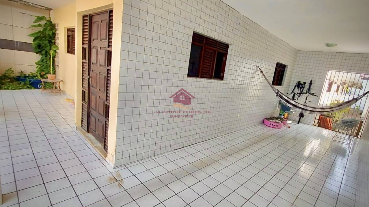 Casa à venda com 3 quartos, 115m² - Foto 2