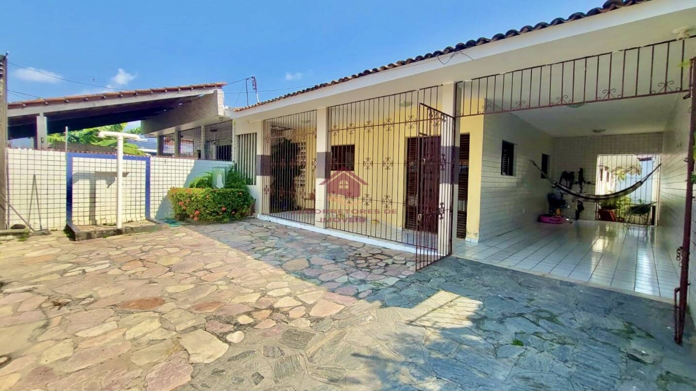 Casa à venda com 3 quartos, 115m² - Foto 1